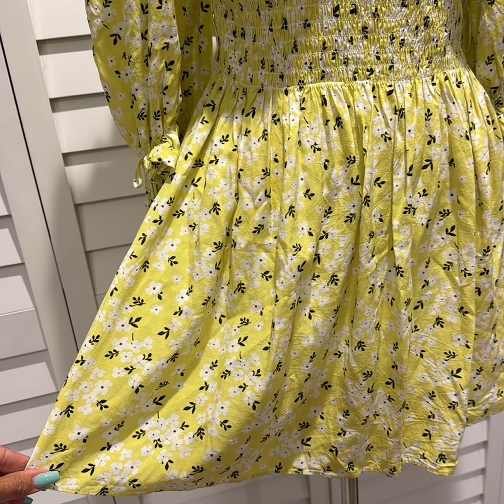 For Love & Lemons Pre Loved rushed Dress in a Rayon/ Viscose Blend. - Picture 5 of 10